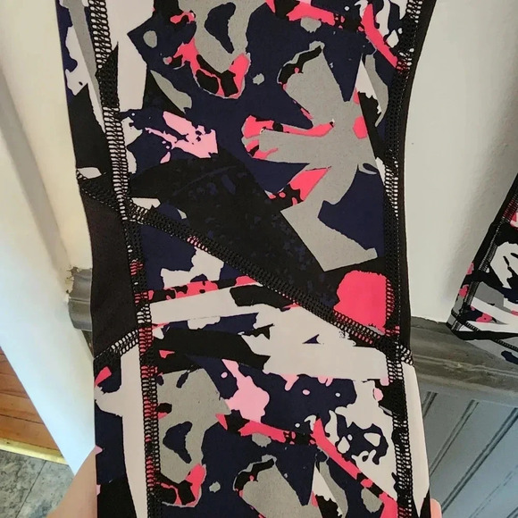 Lululemon Pace Rival pink and black capri leggings size 6 - Picture 3 of 8